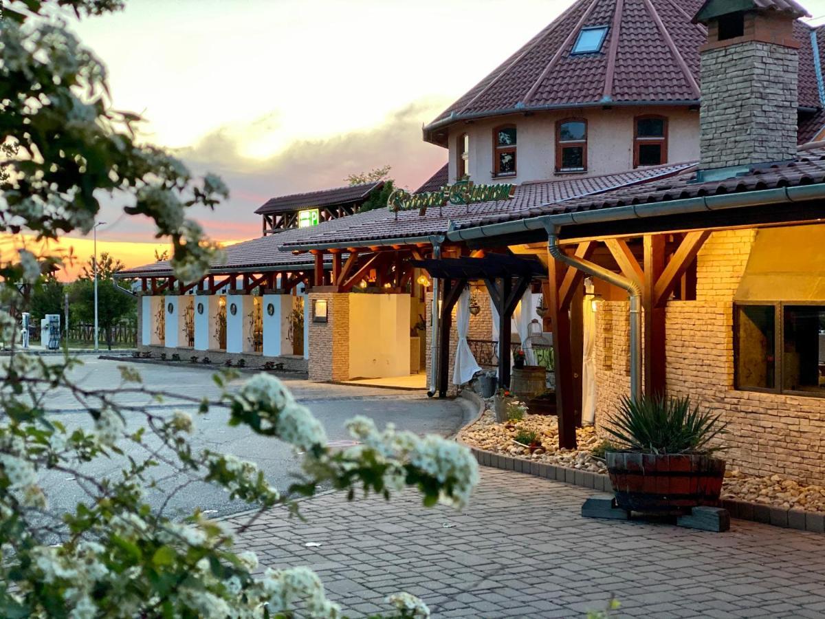 Istvan Parkhotel Es Gasztrofarm Sormas Luaran gambar