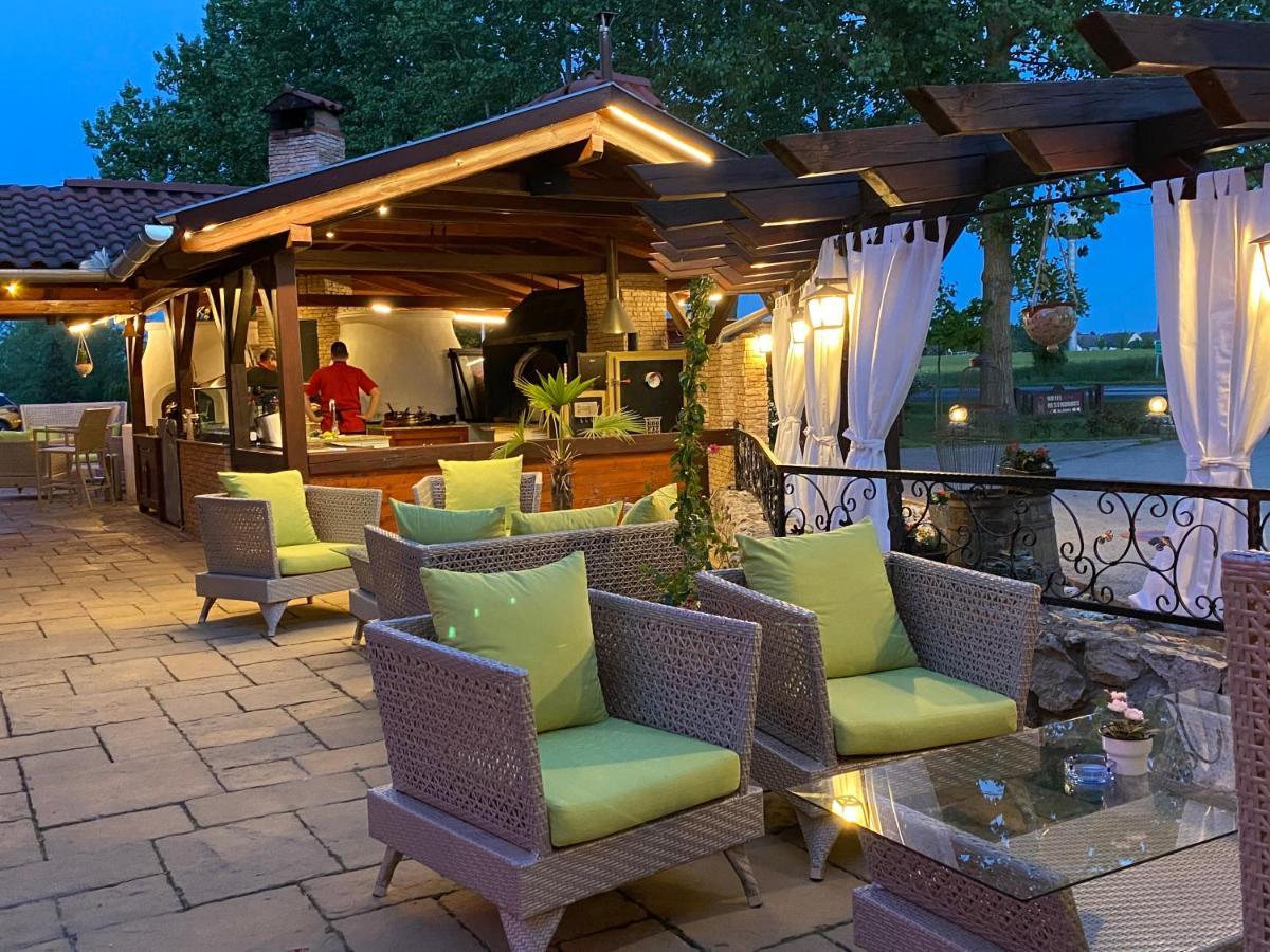 Istvan Parkhotel Es Gasztrofarm Sormas Luaran gambar