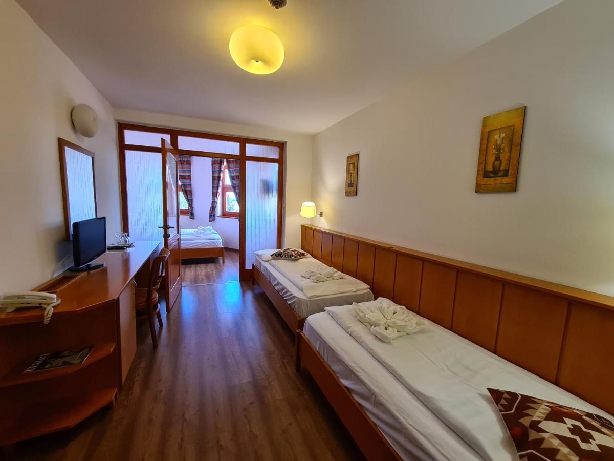 Istvan Parkhotel Es Gasztrofarm Sormas Luaran gambar