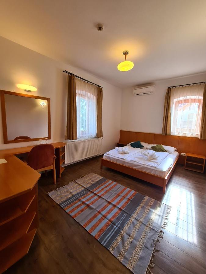 Istvan Parkhotel Es Gasztrofarm Sormas Luaran gambar