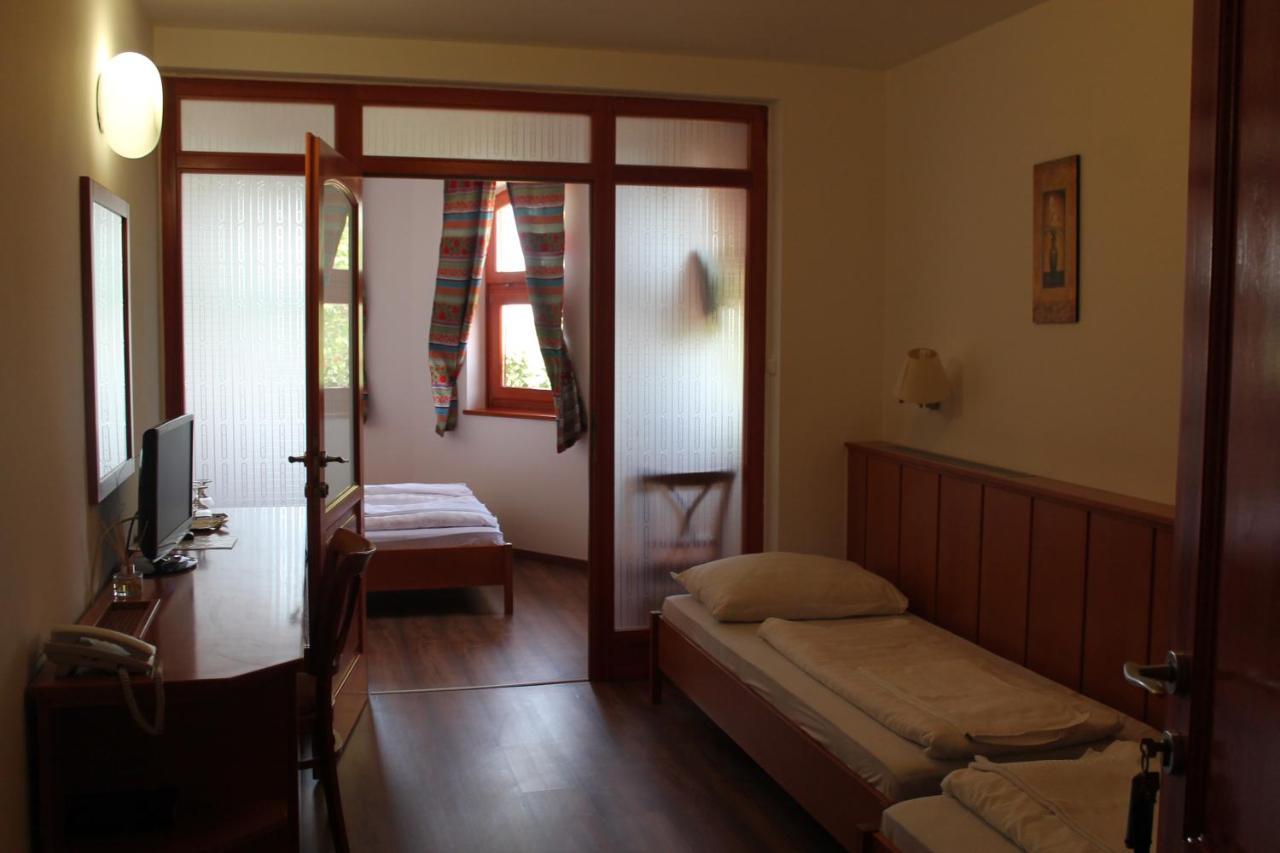Istvan Parkhotel Es Gasztrofarm Sormas Luaran gambar